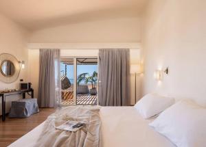 Postel nebo postele na pokoji v ubytování Cretan Dream Resort & Spa + 37 fotografií