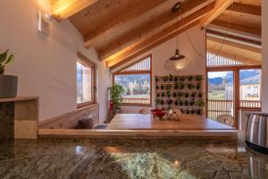 Fotografie z fotogalerie ubytování GreenWood Chalet - Spacious Alpine Retreat with Mountain Views v destinaci Vodo Cadore