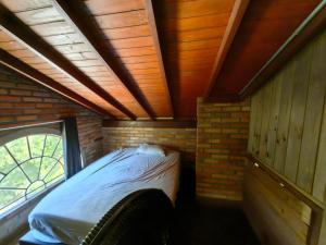 En eller flere senge i et værelse på Casa Praia Do Rosa