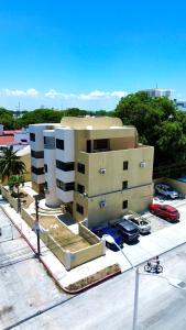 a large building with cars parked in front of it at Deco 3 Downtown 3 bed Apartment in Cancún