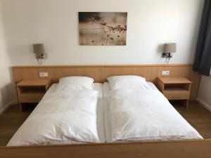 Postel nebo postele na pokoji v ubytování Gasthaus Sonnen