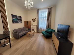 Televízia a/alebo spoločenská miestnosť v ubytovaní Deco Studio City Residence