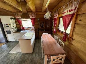 A kitchen or kitchenette at Ranč pod Sninským kameňom