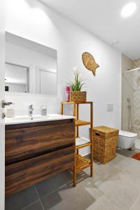 a bathroom with a sink and a toilet at Casa Naranja in Pilar de la Horadada