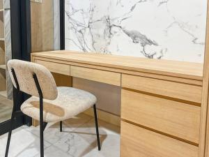 Fotografie z fotogalerie ubytování Stylish 1BR Smith Apt with Pool & Gym by 2ndHome v destinaci Kuntjiran Dua