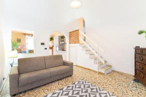 A seating area at Appartamenti di Catia a due passi dal mare