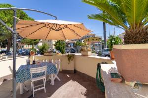 A restaurant or other place to eat at Appartamenti di Catia a due passi dal mare