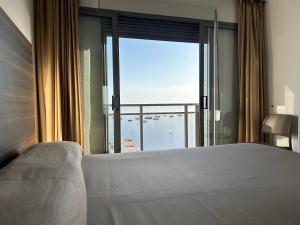 A bed or beds in a room at Hotel Ribera