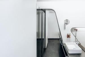 Koupelna v ubytování Hotel Q! Berlin + 37 fotografií