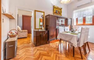 Kuchyňa alebo kuchynka v ubytovaní 2 Bedroom Lovely Home In Pula