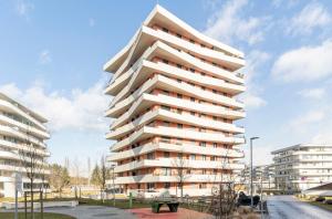 Gallery image of EDLER WOHNRAUM Panoramablick 3 SZ Boxspringbetten, E-Ladestation, Kaffeevollautomat, Klima, Lift, Terrasse & 2xTG in Graz +41 photos