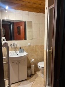 Ένα μπάνιο στο Room 503