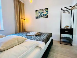 a bedroom with a bed with a mirror and a dresser at Charming PalaisGreen Oldtown,Porzellanmanufaktur 2SZ in Meißen