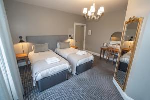 Ein Bett oder Betten in einem Zimmer der Unterkunft The Lazy Goose - Coffee House & Bedrooms
