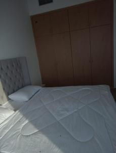 Postel nebo postele na pokoji v ubytování Luxury Sea View Amazing Room Double Bed - ROOM INSIDE APARTMENT