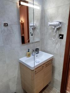 A bathroom at Manina Superior Apartment