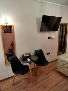 A television and/or entertainment centre at Manina Superior Apartment