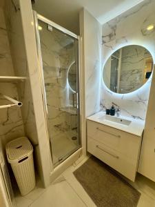 Ένα μπάνιο στο Cozy flat, heart of Paris