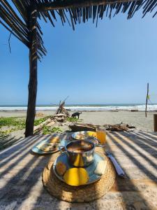 a plate of food on a table on the beach at älanacasadeplaya in San Bernardo del Viento