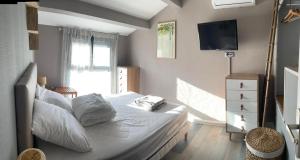 Postel nebo postele na pokoji v ubytování Résidence Clos de Tamaris + 2 fotografie