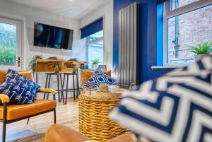 Μια τηλεόραση ή/και κέντρο ψυχαγωγίας στο Dudley-5 Beds-contractors-parking-long Stay!