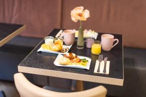 Makanan di atau berdekatan hotel