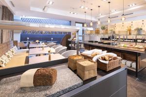 Makanan di atau berdekatan hotel