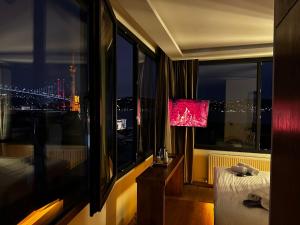 a room with a window with a bed and a lamp at Lokka Hotel Ortakoy in Istanbul