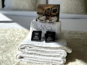 a pile of towels sitting on top of a counter at Les Trois Chaufatons - Chalets Boutiques in Montriond +37 photos