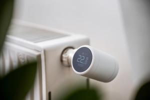 a close up of a knob on a toaster at EDLER WOHNRAUM Noble Stadtoase mit Boxspringbett, Kaffeevollautomat & Parkplatz in Zwickau
