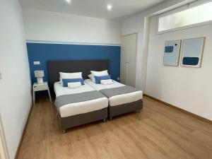 Ένα ή περισσότερα κρεβάτια σε δωμάτιο στο OCEAN Apartamentos Vista do Atlântico +18 φωτογραφίες
