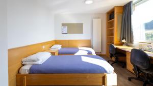 Summer Stays at The University of Edinburgh客房内的一张或多张床位