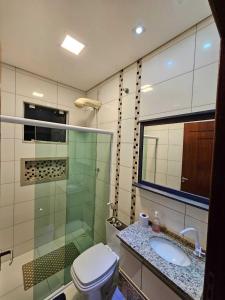 Koupelna v ubytování Linda Casa 2 qrts Churrasqueira garagem Resende RJ