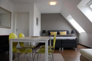 Postel nebo postele na pokoji v ubytování Kunsthaus Apartments
