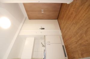 a small bathroom with a shower in the ceiling at Apartment Hotel am Sand in Hamburg
