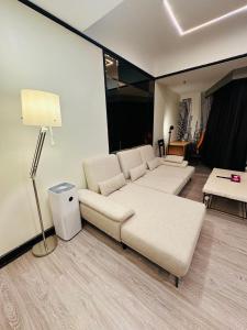 A seating area at TaheeenS Suites at Berjaya Times Square