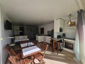 Fotografie z fotogalerie ubytování Studio Nina, accès plage et piscine v destinaci Cul de Sac