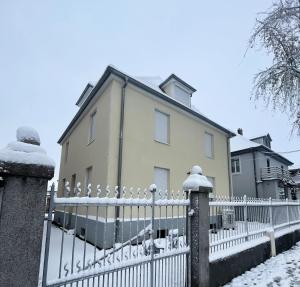 Appartement Moderne et Spacieux, à 10 min de la Gare v zimě + 23 fotografií