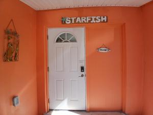 Fotografie z fotogalerie ubytování Starfish - Spacious By River 1.3 Mi to Beach 1 Bd 1 Bth Kit v destinaci Bonita Springs