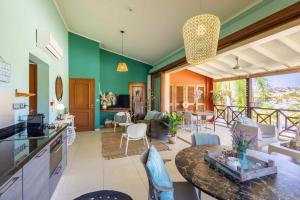 Kuchyň nebo kuchyňský kout v ubytování Stylish Apartment with Pool Near Jan Thiel Beach