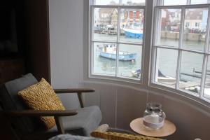 Χώρος καθιστικού στο Boat House, Weymouth Harbour