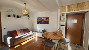 Kuchyň nebo kuchyňský kout v ubytování Appartamento incantevole in piccola corte a Rho + 21 fotografií
