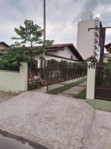 Budova, kde se apartmán nachází + 3 fotografie