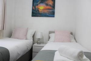 Postel nebo postele na pokoji v ubytování Clover Apartments + 10 fotografií