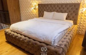 Postel nebo postele na pokoji v ubytování HOTEL EMROVIC RAJ