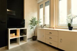 Μια τηλεόραση ή/και κέντρο ψυχαγωγίας στο Residence La Corte - Bilocale 1