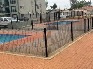 Bazén v ubytování Unit B1 Motswedi Place nebo v jeho okolí
