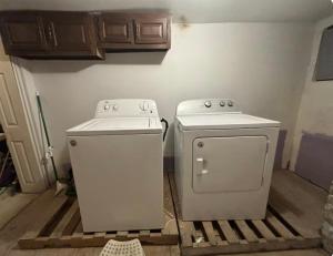a kitchen with a stove and a washer and dryer at Camila In in Philadelphia