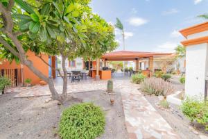 Κήπος έξω από το Go Baja Villas 2 Bedroom (King)