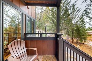 Fotografie z fotogalerie ubytování Granlibakken # 42 B Studio with One King bed v destinaci Tahoe City